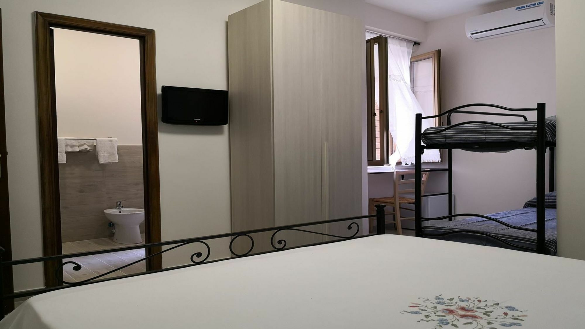 Fenesta Vascia Bed & Breakfast Napoli Bagian luar foto