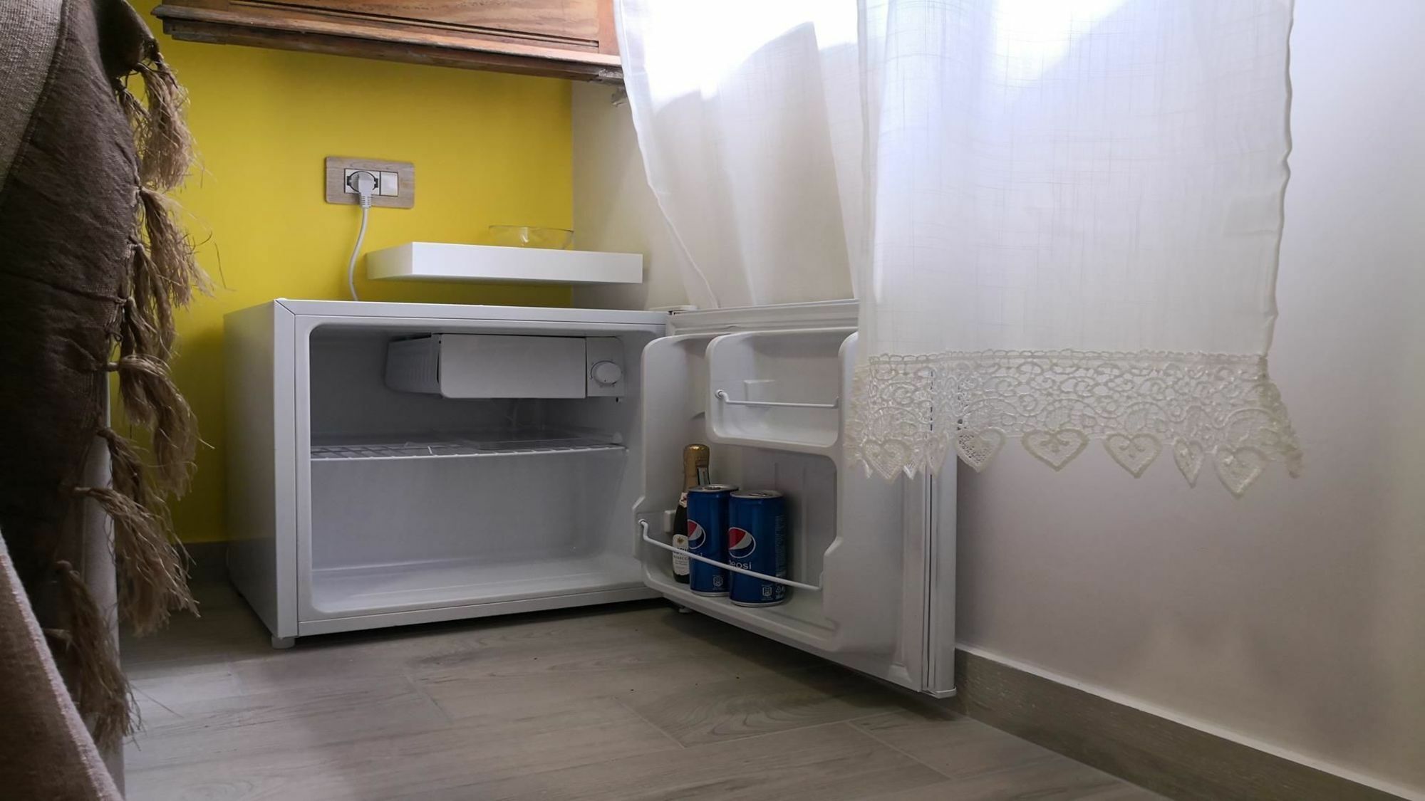Fenesta Vascia Bed & Breakfast Napoli Bagian luar foto