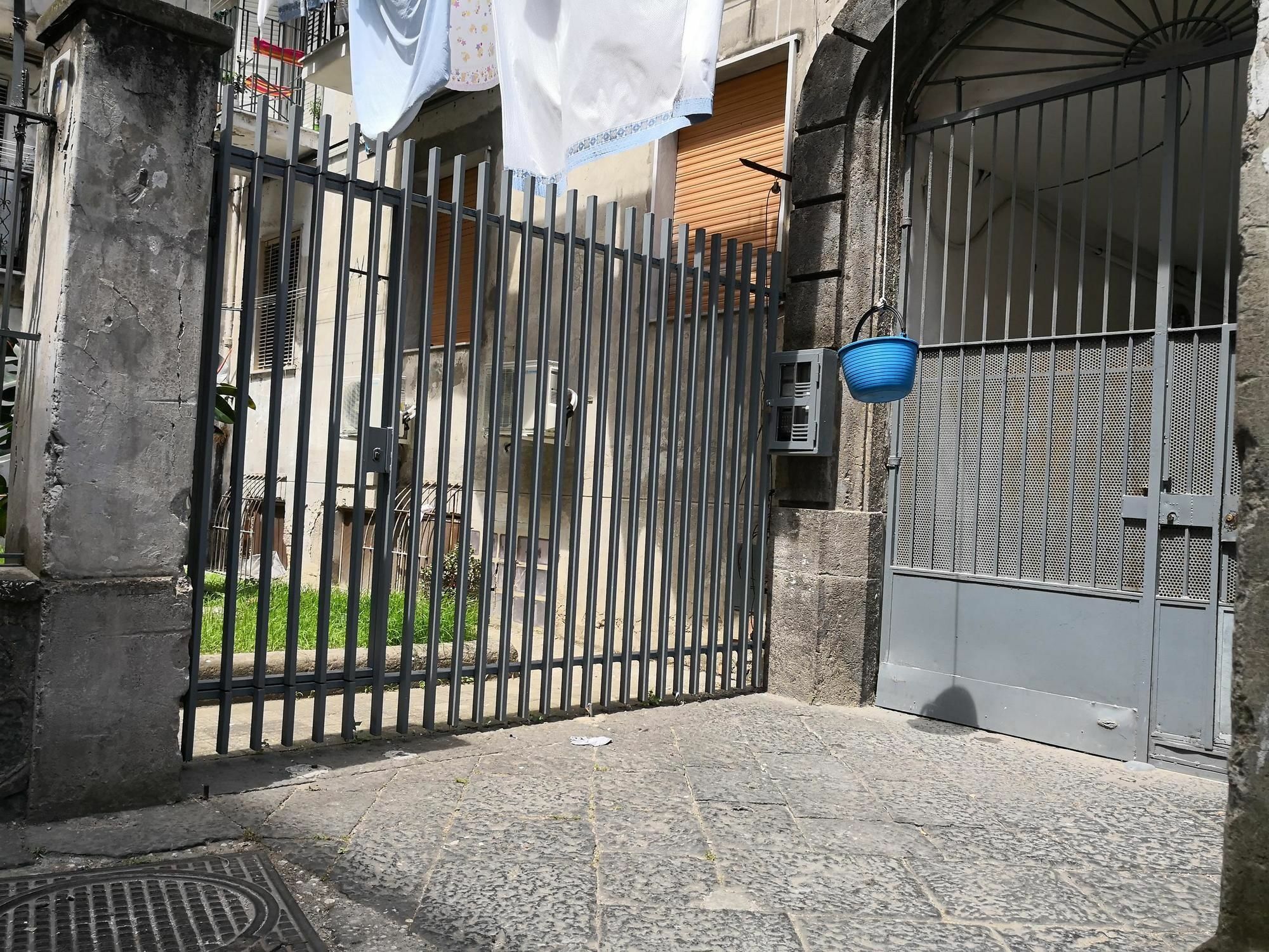 Fenesta Vascia Bed & Breakfast Napoli Bagian luar foto