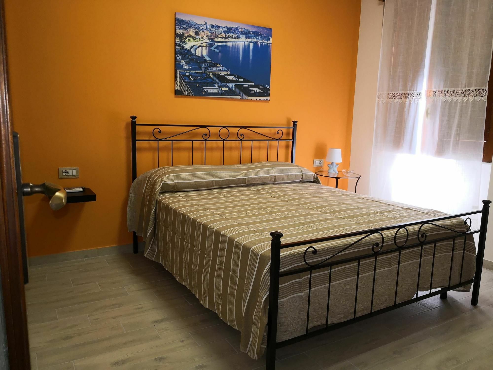 Fenesta Vascia Bed & Breakfast Napoli Bagian luar foto