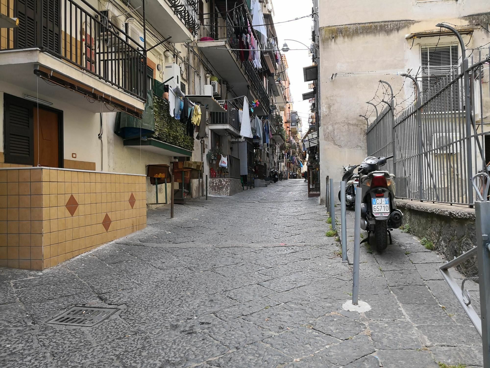 Fenesta Vascia Bed & Breakfast Napoli Bagian luar foto
