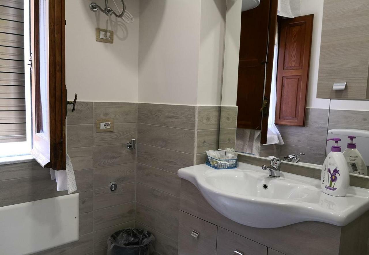 Fenesta Vascia Bed & Breakfast Napoli Bagian luar foto